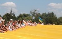 На Ривненщине развернули самый большой в стране украинский флаг (ФОТО)