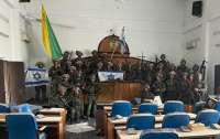 Ізраїльські воїни зайшли до будівлі, де терористи ХАМАС імітували політичне життя