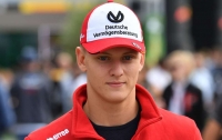 Сын Шумахера дебютировал за рулем болида 
