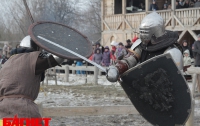 Под Киевом на масленицу сразились рыцари (ФОТО) 