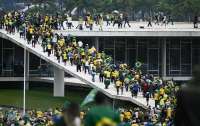 Сторонники экс-президента ворвались в парламент Бразилии