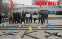 В Крыму День работников ЖКХ отметили «рисунками» из ржавых труб (ФОТО)
