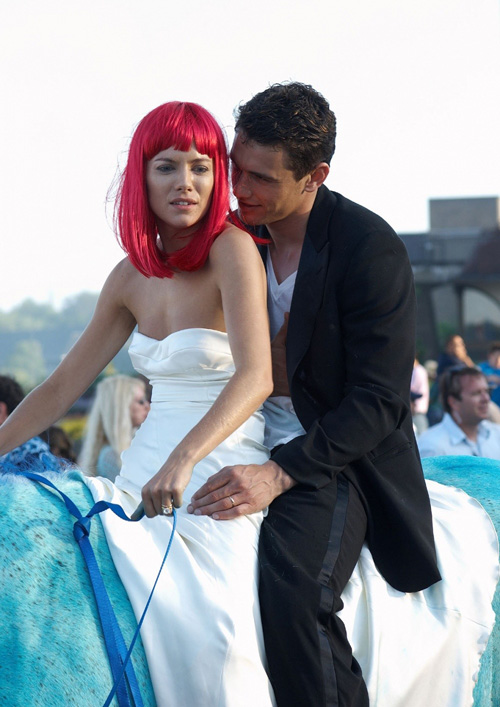 Сиенна Миллер, наслаждается, медовым месяцем, Главная героиня, комедии, Медовый месяц Камиллы, продолжает пополнять, свой список любовников Сиенна Миллер, наслаждается, медовым месяцем, Главная героиня, комедии, Медовый месяц Камиллы, продолжает пополнять, свой список любовников