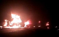 Жуткое смертельное ДТП в Кении: автобус въехал в грузовик и загорелся