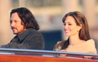 Жена Джонни Деппа запретила ему сниматься в откровенных сценах в душе с Джоли