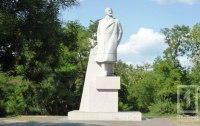 Последний памятник Ленину начали сносить в Одессе