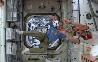 Астронавты NASA провели дружеский футбольный матч на МКС 
