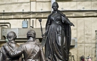 В Крым доставили бронзовый памятник Екатерине II