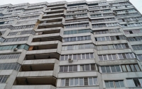 Три человека выпали из окон многоэтажек в столице