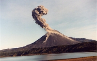 На Камчатке гигантский вулкан Шивелуч угрожает авиации