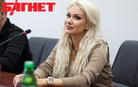 Катя Бужинская публично показала свой бюст (ФОТО)