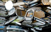 Милиционеры силой отбирают у украинцев «серые» телефоны