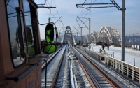 Азаров назвал окончательную дату открытия Дарницкого моста