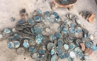 Водопроводчики нашли клад с древними золотыми монетами
