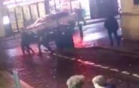 В центре Ливерпуля автомобиль въехал в толпу пешеходов (видео)