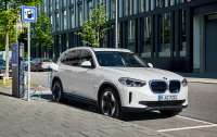 BMW представила компактный электрический кроссовер iX3