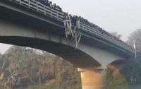 Грузовик с пассажирами упал с моста в Индии, не менее 20 погибших