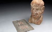 Редкую банкноту нашли искусствоведы внутри древней скульптуры