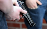 С пистолетом и битой: В запорожском кафе произошла перестрелка