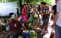 Насколько опасны овощи и фрукты с киевских рынков и переходов