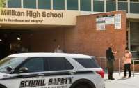 В США школьный охранник застрелил 18-летнюю ученицу (видео)
