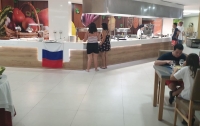 Украинские туристы возмутились из-за российского флага в испанском отеле