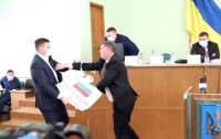 Местные депутаты подрались из-за российского флага