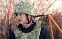 Американский актер посетил украинских бойцов на передовой