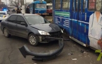Автомобиль врезался в трамвай в Одессе