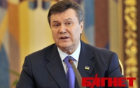 Янукович заявил, что при любых обстоятельствах «узаконил» бы красные флаги