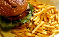 Фаст-фуд и копчености наносят удар по почкам