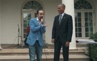 Президент США Барак Обама помог рэперу исполнить фристайл