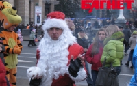 Как Деды Морозы на киевском Майдане «зашибают» копейку (ФОТО)