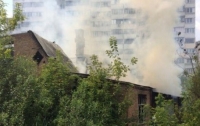 Крупный пожар в Киеве: сгорел заброшенный частный дом