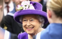 Королева Великобритании впервые увидела своего новорожденного правнука