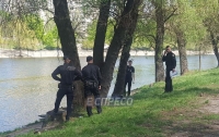 Студенты во время рыбалки в Киеве вытащили тело мужчины