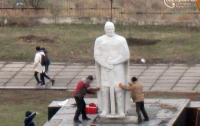 В Мариуполе установили незаконный памятник Святославу