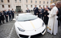 Папе Римскому подарили Lamborghini