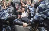 В Москве на антикоррупционном митинге полиция задержала уже 731 человека