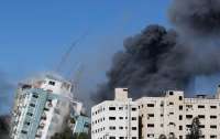 Израиль сравнял с землей 11-этажный медиа-центр в Газе (видео)