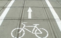 В Киеве строят велосипедную дорожку, непригодную для езды