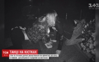 Жуткая вечеринка на кладбище: школьницы устроили фотосессию на надгробиях