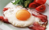 Медики объяснили, почему яичница на завтрак – это вредно