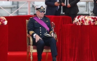 Принцу Бельгии грозит штраф за фото с военными