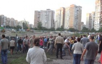 «Киевгорстрой» приостановил скандальную стройку на Троещине
