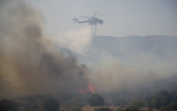 В Греции вспыхнули лесные пожары, туристов массово эвакуировали (видео)