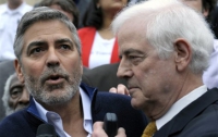 Голливудская кинозвезда Джордж Клуни вместе с отцом «попарился» в «обезьяннике» (ФОТО)
