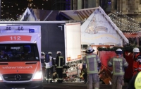 В Берлине возобновила роботу рождественская ярмарка, где произошел теракт