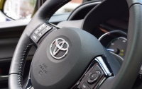 Toyota отзывает более миллиона автомобилей