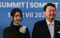В Южной Корее разгорелся скандал из-за сумки Dior жены президента